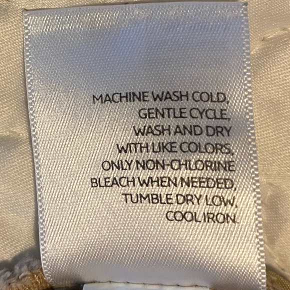 Old Navy Tan Bermuda Shorts Flat Front Cotton Blend. Size 16 with 5 inch inseam - Picture 7 of 9